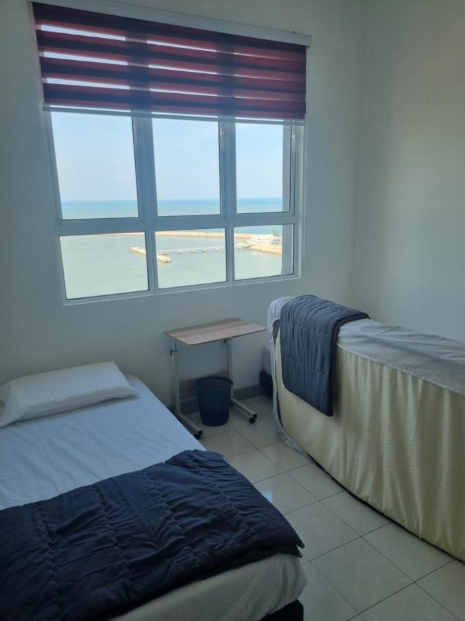 Seaside Haven Homestay Seaview Unit With Pool Opposite Ktcc & Mayang Mall - Pangsapuri Ladang Tanjung Куала-Тренгану Экстерьер фото