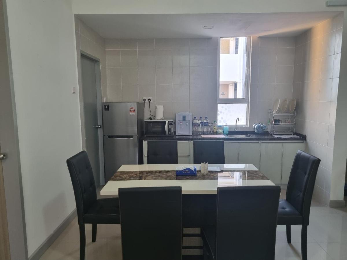 Seaside Haven Homestay Seaview Unit With Pool Opposite Ktcc & Mayang Mall - Pangsapuri Ladang Tanjung Куала-Тренгану Экстерьер фото